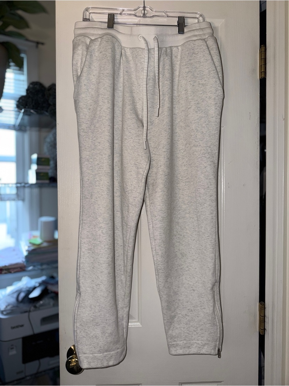 Athleta women’s Light Heather Gray Drawstring Jogger Pants. Sz XL